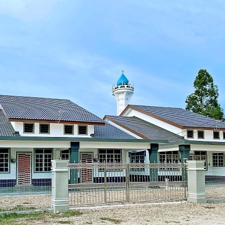Nazza Homestay Besut With Swimming Pool Kampung Raja 外观 照片