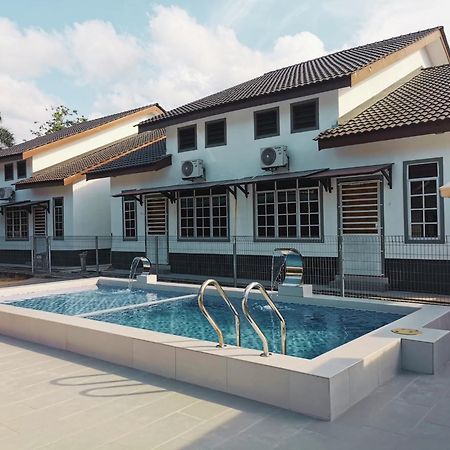 Nazza Homestay Besut With Swimming Pool Kampung Raja 外观 照片